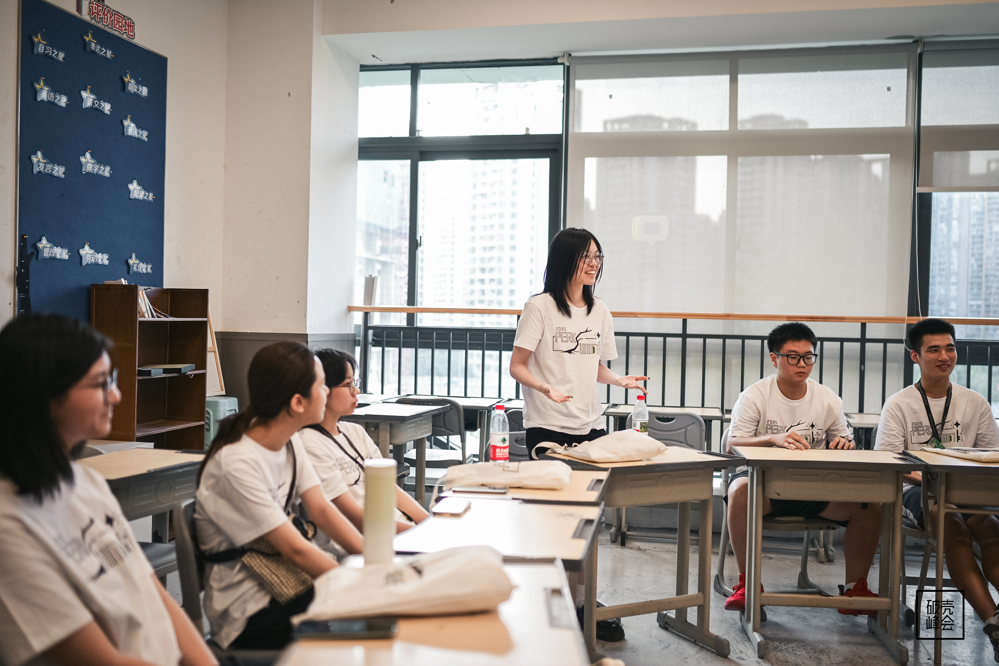 争鸣堂课堂中学员正在发言